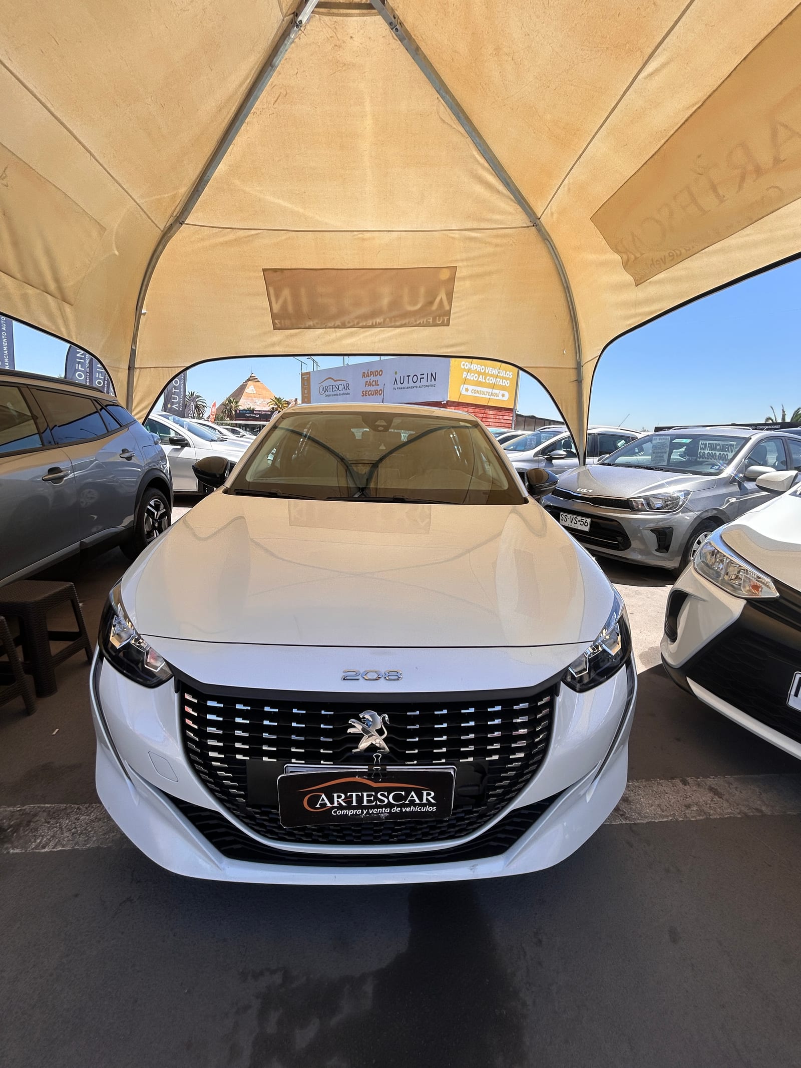PEUGEOT 208