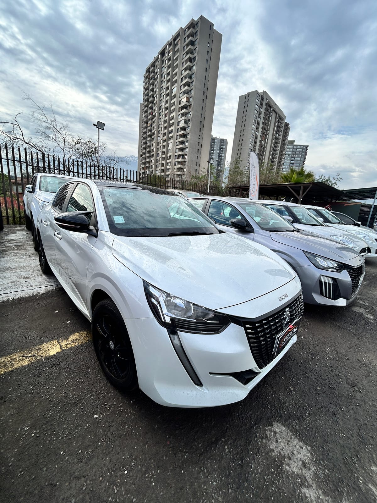 PEUGEOT 208