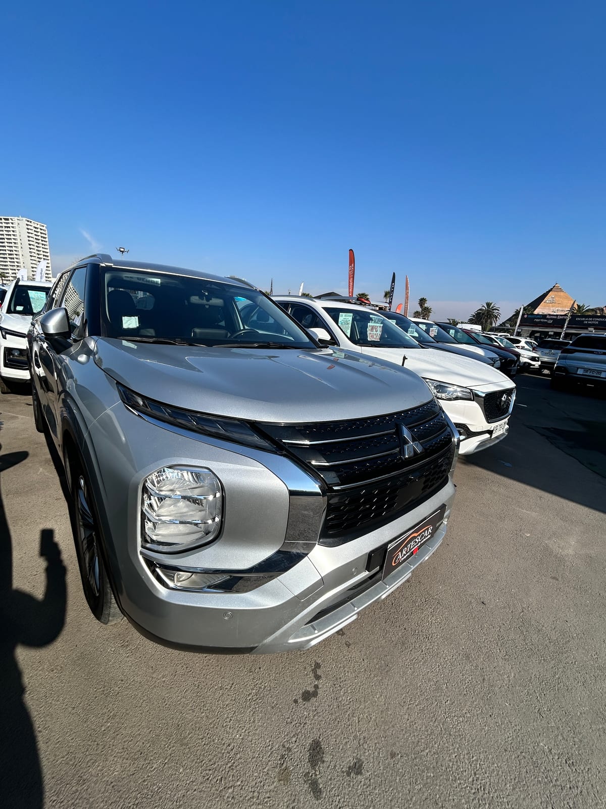 MITSUBISHI OUTLANDER