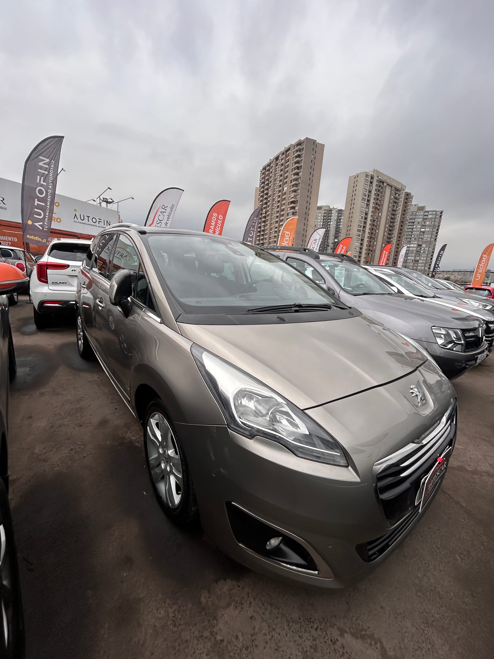 PEUGEOT 5008