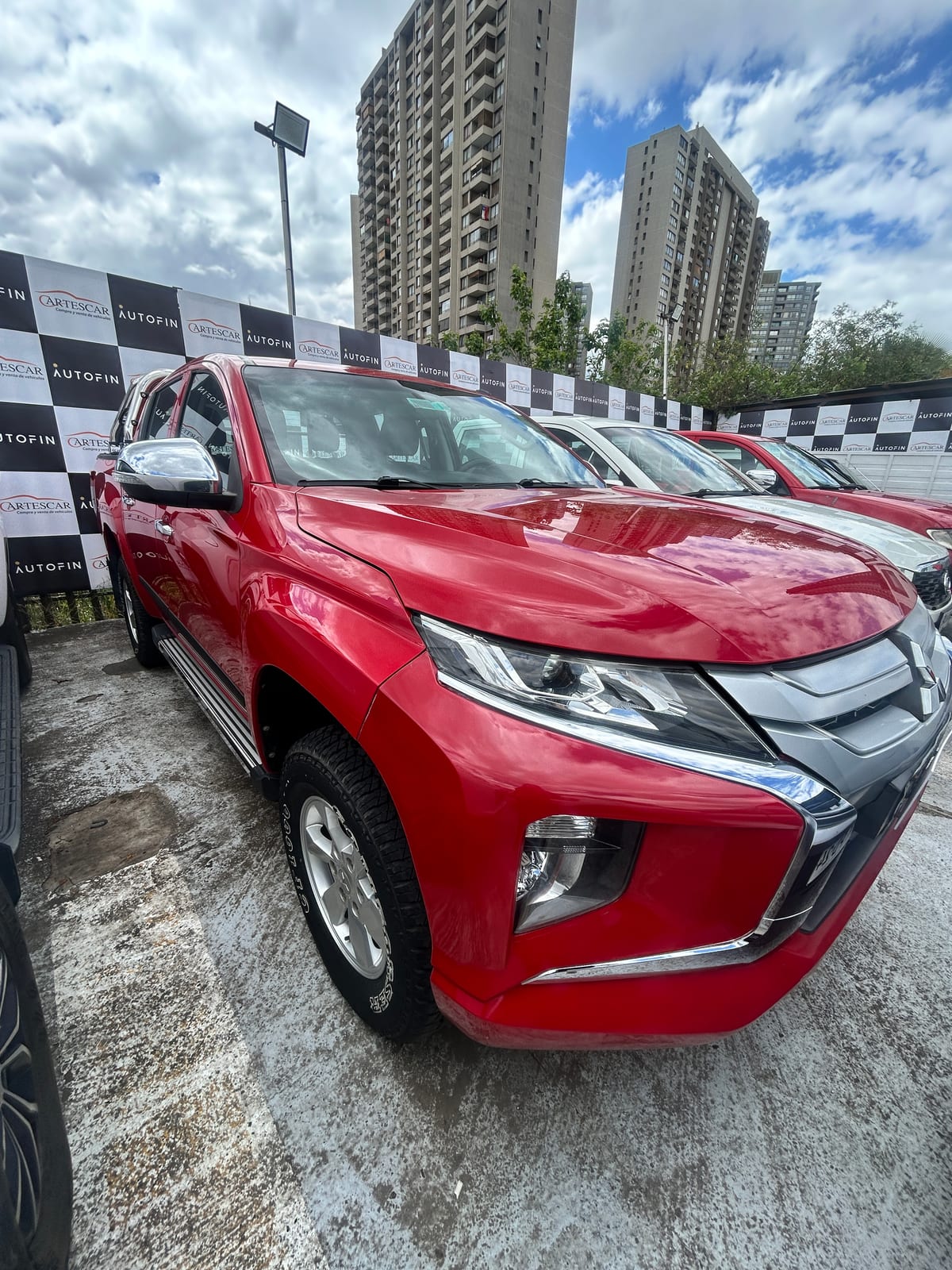 MITSUBISHI L200