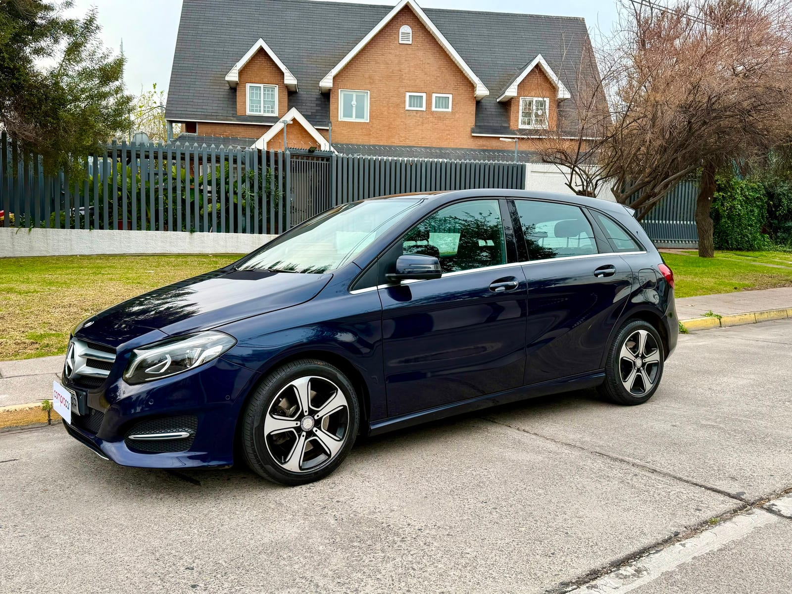 MERCEDES BENZ B 220