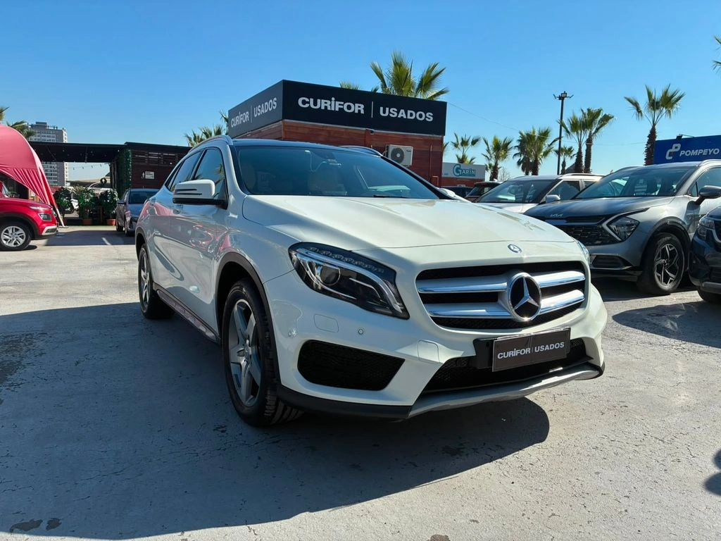 MERCEDES-BENZ GLA 220
