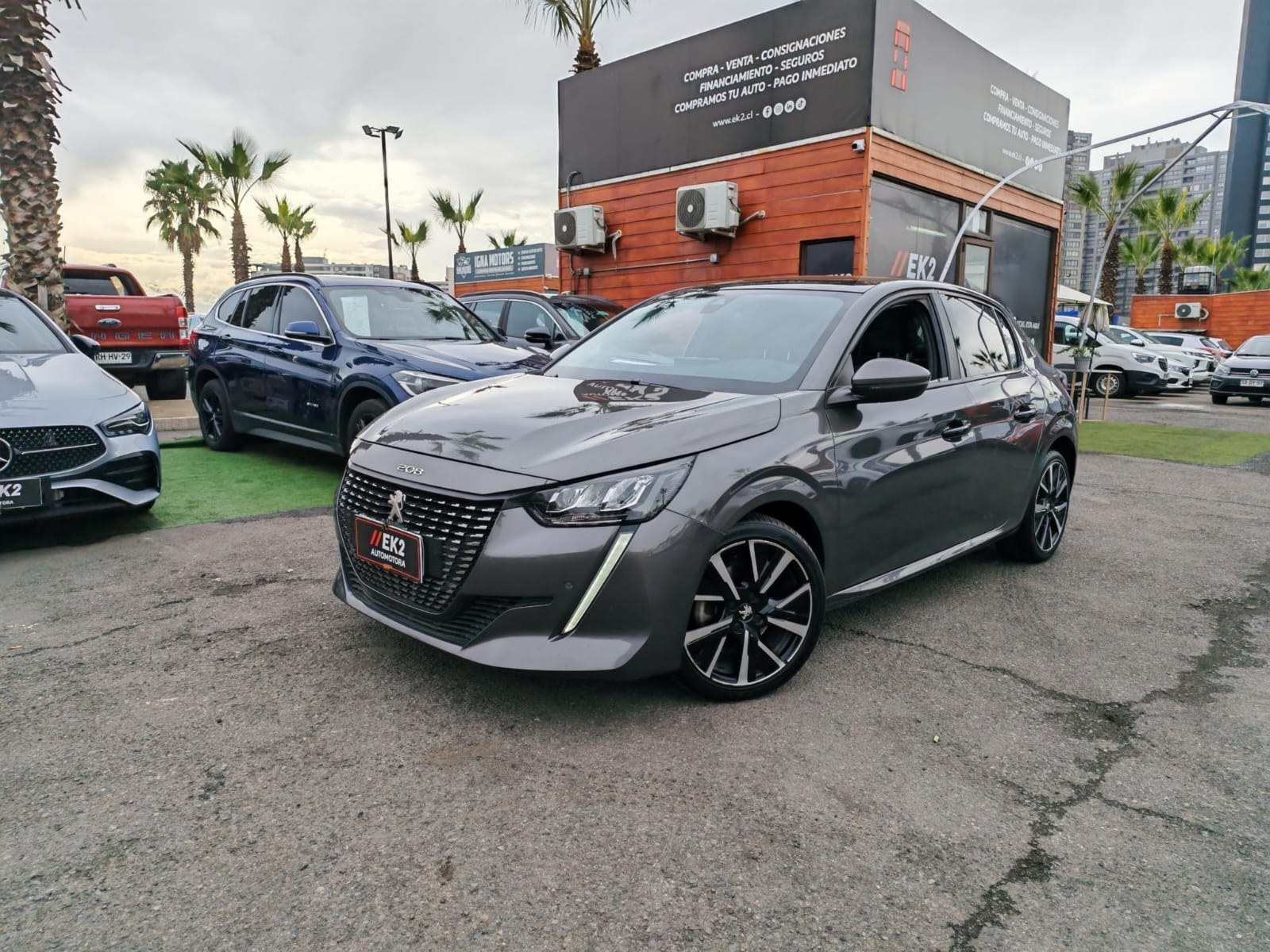 PEUGEOT 208