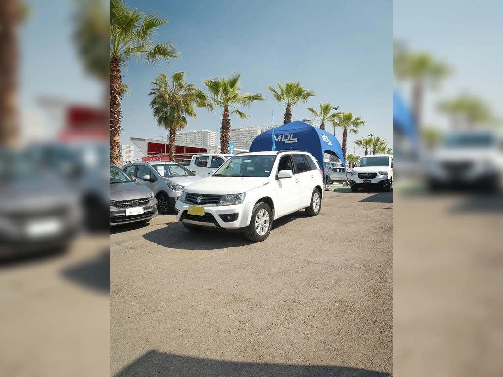 SUZUKI GRAND NOMADE